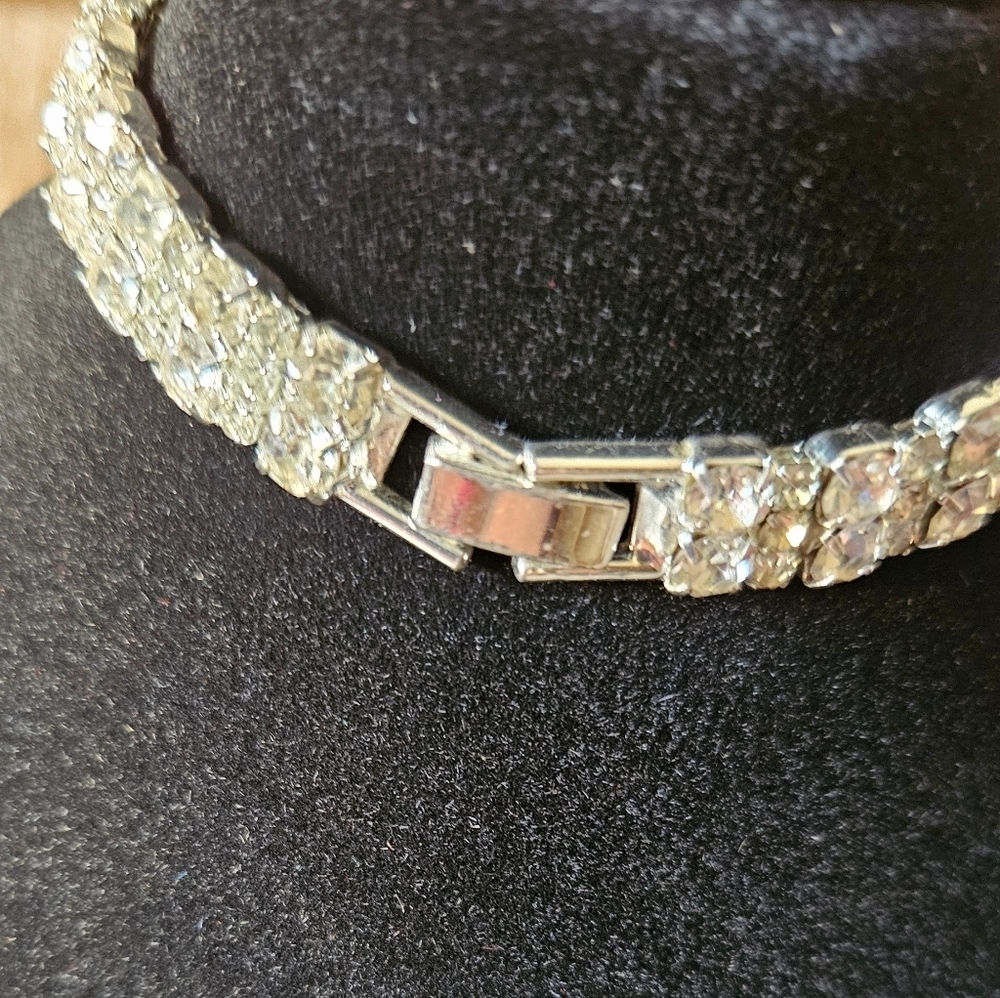 Nice Silver and Rhinestone Bracelet - Picture 4 of 5